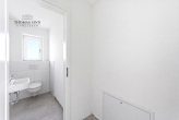 NEUABU - Exklusive Doppelhaushälfte mit Garage, Stellplatz und Balkon im Neubaugebiet "Hühnlesäcker" - OG: Gäste-WC