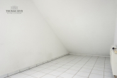 HELLE 2,5- BIS 3-ZIMMER-DG-WOHNUNG MIT AUßENSTELLPLATZ IN RUHIGER WOHNGEGEND - Abstellraum/Büro