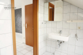HELLE 2,5- BIS 3-ZIMMER-DG-WOHNUNG MIT AUßENSTELLPLATZ IN RUHIGER WOHNGEGEND - Bad