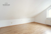 HELLE 2,5- BIS 3-ZIMMER-DG-WOHNUNG MIT AUßENSTELLPLATZ IN RUHIGER WOHNGEGEND - Schlafzimmer