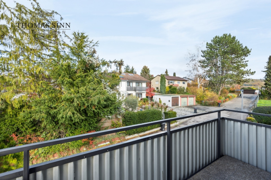 OG: Balkon Kinderzimmer
