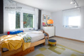Stattliche Doppelhaushälfte - als 2-3-Familien-/ Einfamilienhaus nutzbar - in wunderbarer Wohnlage - OG: Wohnzimmer