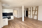 Stilvoll wohnen im historischen Ambiente – 3,5-Zimmer Hochparterre-Wohnung mit Balkon & sichtbarem Fachwerk“ - Wohn-/Esszimmer