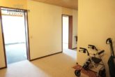 "Räume für Ihre Ideen" - stark renovierungsbedürftige 4 Zimmer Wohnung mit Südbalkon in guter Lage - Eingangsdiele
