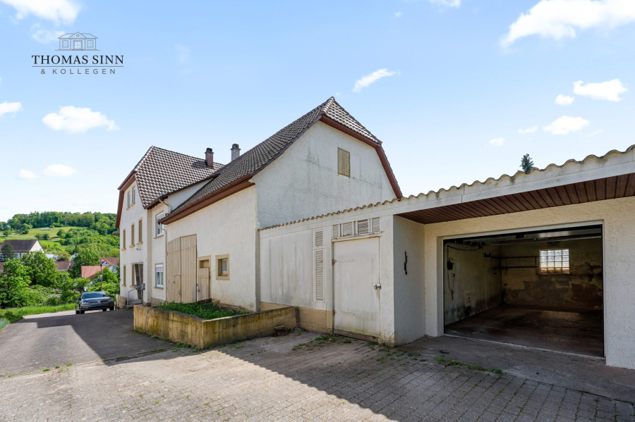 Hofeinfahrt + Scheune + Garage