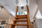 Treppe in ausgebaute Bühne