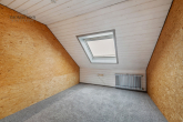 SCHÖNE 4,5 ZIMMER DOPPELHAUS-MAISONETTE WOHNUNG MIT GROßER TERRASSE IN SCHÖNER WOHNLAGE - DG: Zimmer 1