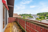 SCHÖNE 4,5 ZIMMER DOPPELHAUS-MAISONETTE WOHNUNG MIT GROßER TERRASSE IN SCHÖNER WOHNLAGE - DG: Balkon