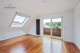 SCHÖNE 4,5 ZIMMER DOPPELHAUS-MAISONETTE WOHNUNG MIT GROßER TERRASSE IN SCHÖNER WOHNLAGE - DG: Elternschlafzimmer