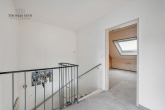 SCHÖNE 4,5 ZIMMER DOPPELHAUS-MAISONETTE WOHNUNG MIT GROßER TERRASSE IN SCHÖNER WOHNLAGE - DG: Flur
