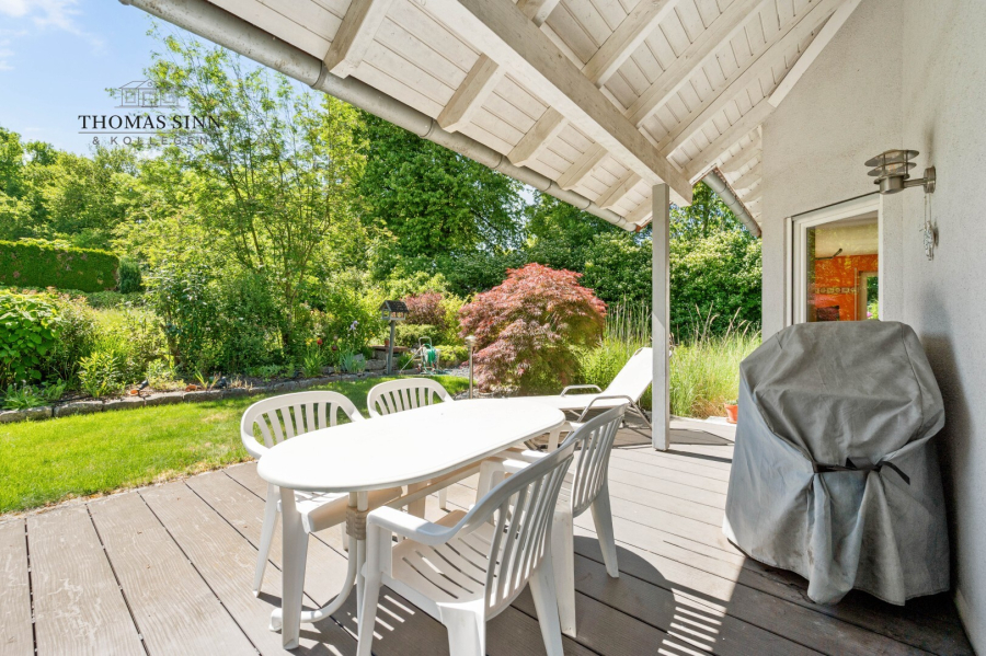 EG: Überdachte Terrasse