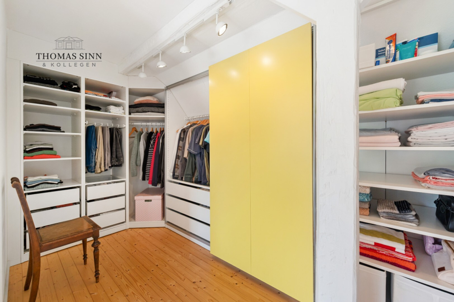 OG: Ankleide Elternschlafzimmer