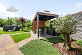 Garten mit Gerätehaus und Terrasse