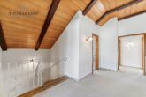 Komfortables Landhaus mit Doppelgarage Großzügige Aufteilung - guter Zustand Indoor-Pool vorbereitet - OG: Galerie