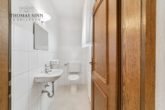 Komfortables Landhaus mit Doppelgarage Großzügige Aufteilung - guter Zustand Indoor-Pool vorbereitet - EG: Gäste-WC