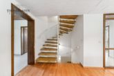 Komfortables Landhaus mit Doppelgarage Großzügige Aufteilung - guter Zustand Indoor-Pool vorbereitet - EG: Treppenaufgang